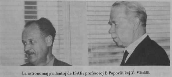 profesoroj B. Popović kaj Y. 
Väisälä