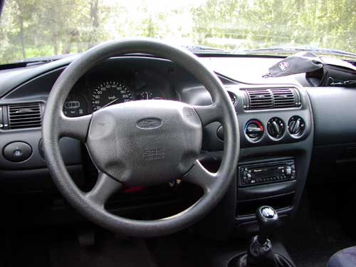 Ford Escort ohjaamo